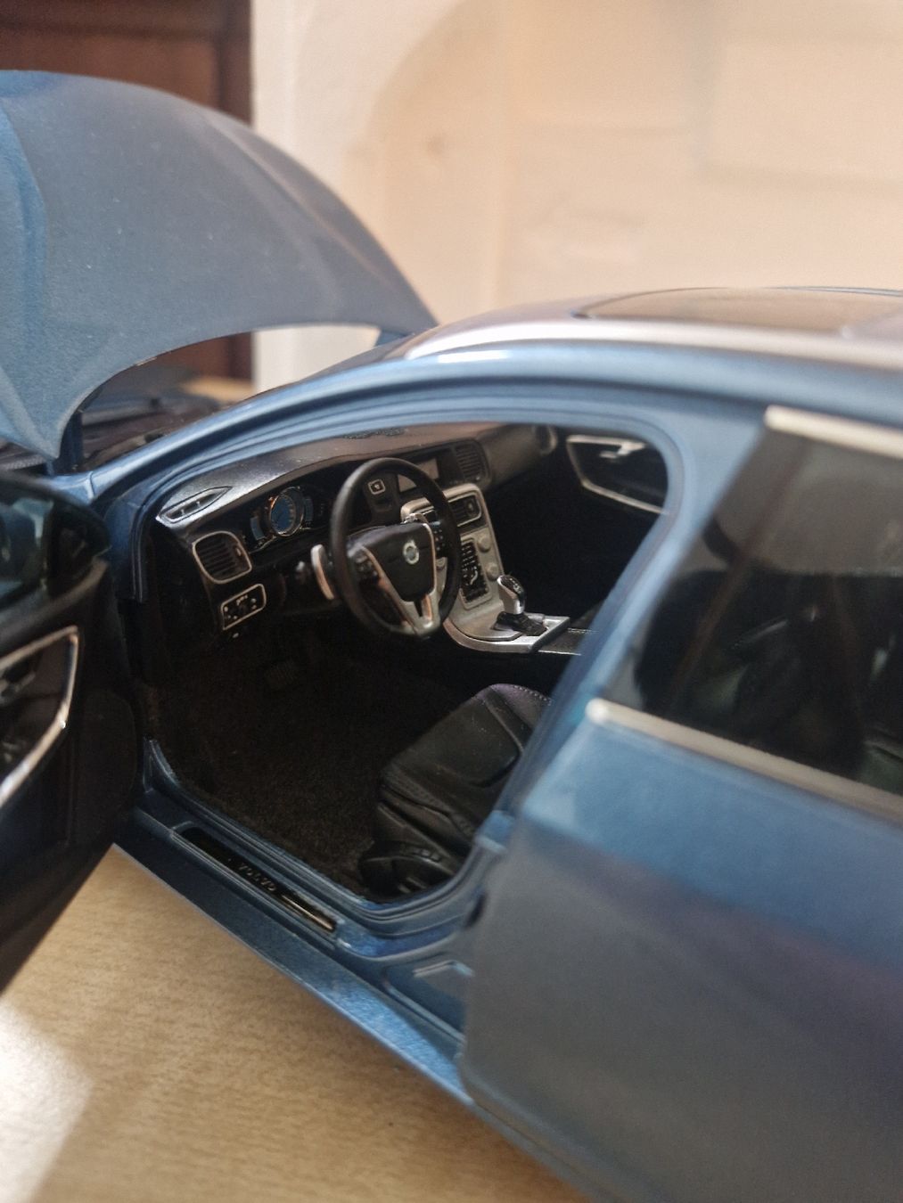 Volvo Modellautos: Rarer Volvo V60 T5 1:18 – Neu und originalverpackt aus Safenwil von saavo 1