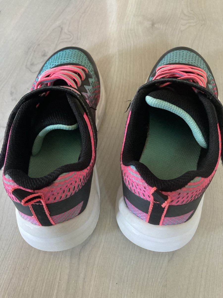 Skechers Schuhe für Mädchen: Turnschuh Skechers 35 – Gebraucht aus Amden von Karplusan 1