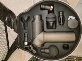 „Massagepistole Massage Gun mit Aufsätzen & Koffer“