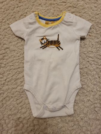Süsser Baby Body mit Tiger Grösse 62, Top Zustand!
