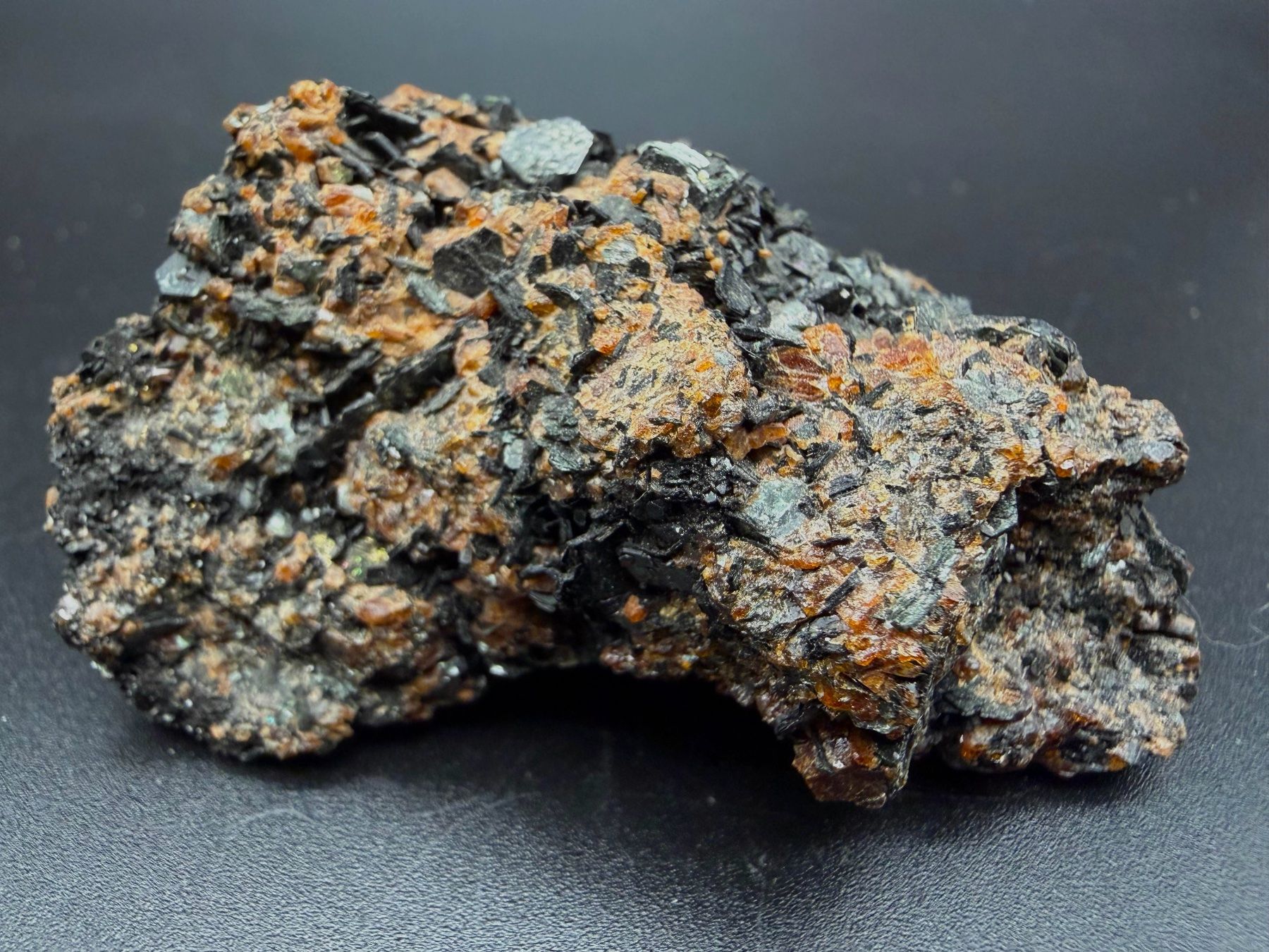 Mineralien & Heilsteine: Magnetite, Phlogopite & Garnet from Monte Somma Vesuvius – Gebraucht aus Figino von panshop 3
