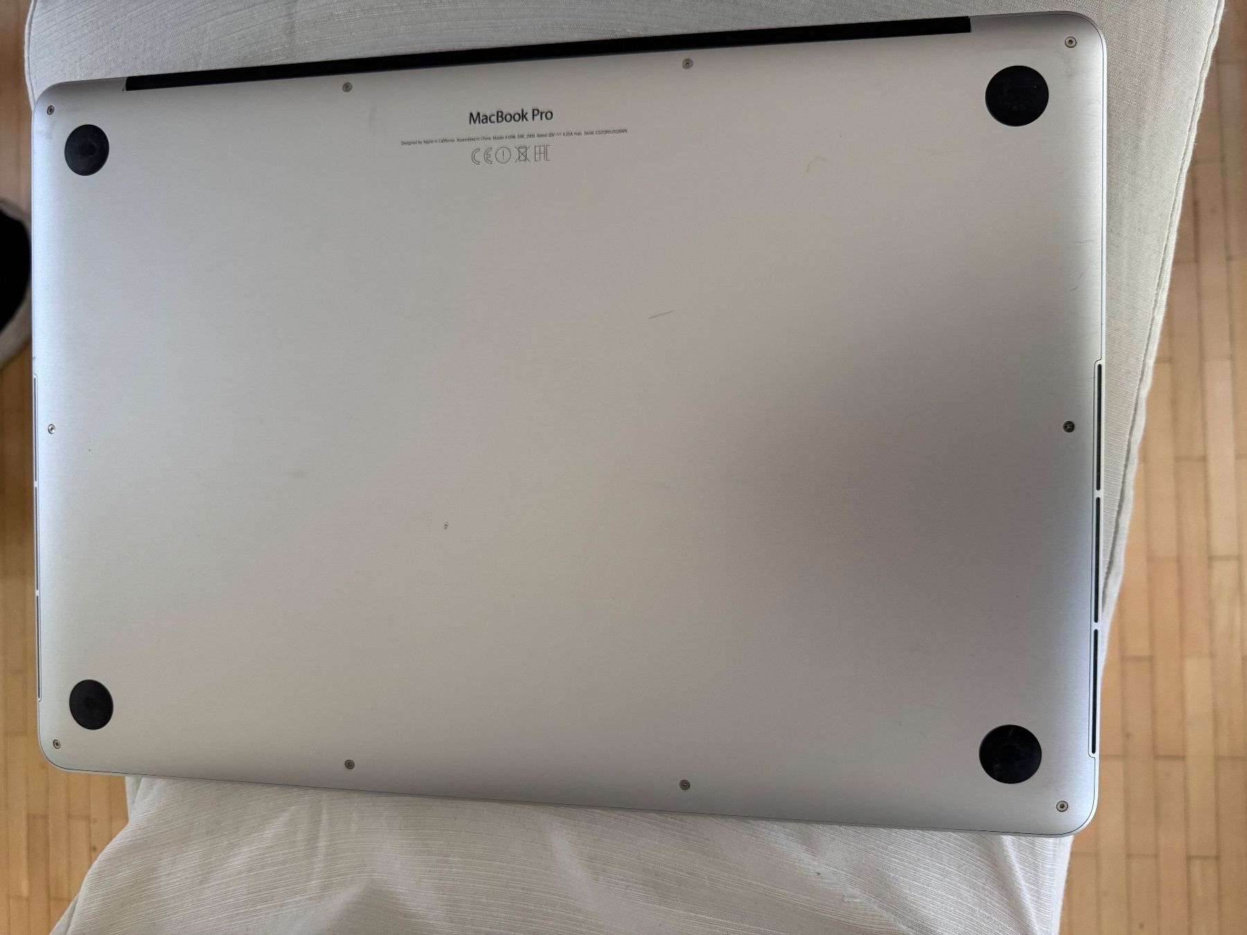 Apple Notebooks: MacBook Pro 15 Zoll 2015 – Defekt aus Adliswil von Busys 2