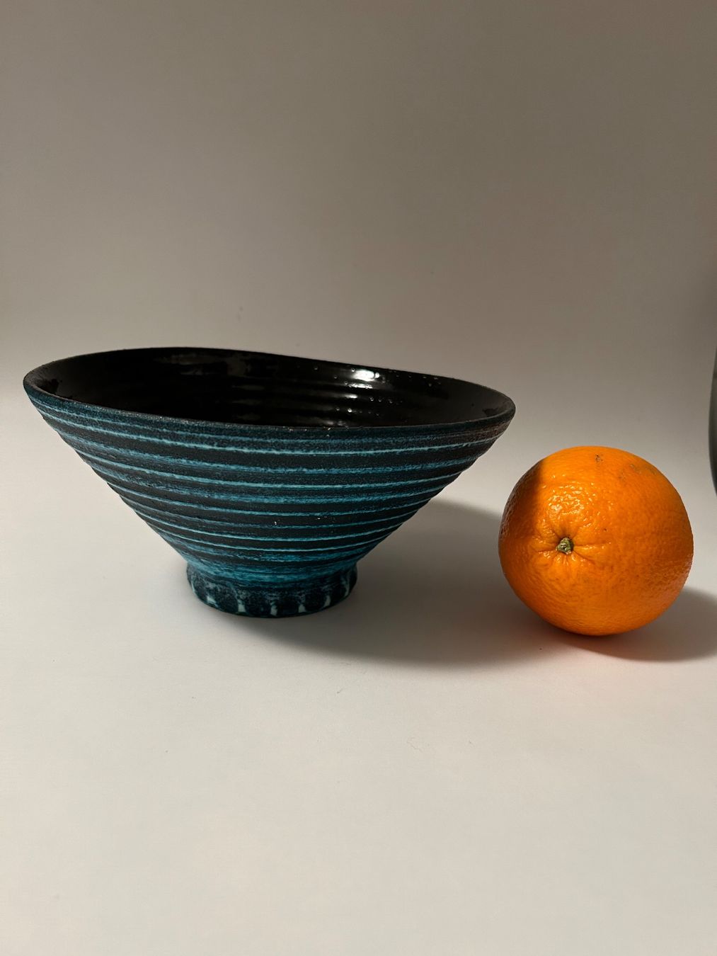 Schalen: Keramik Schale von Accolay ca.1960 Designklassiker – Gebraucht aus rotkreuz von baudisch