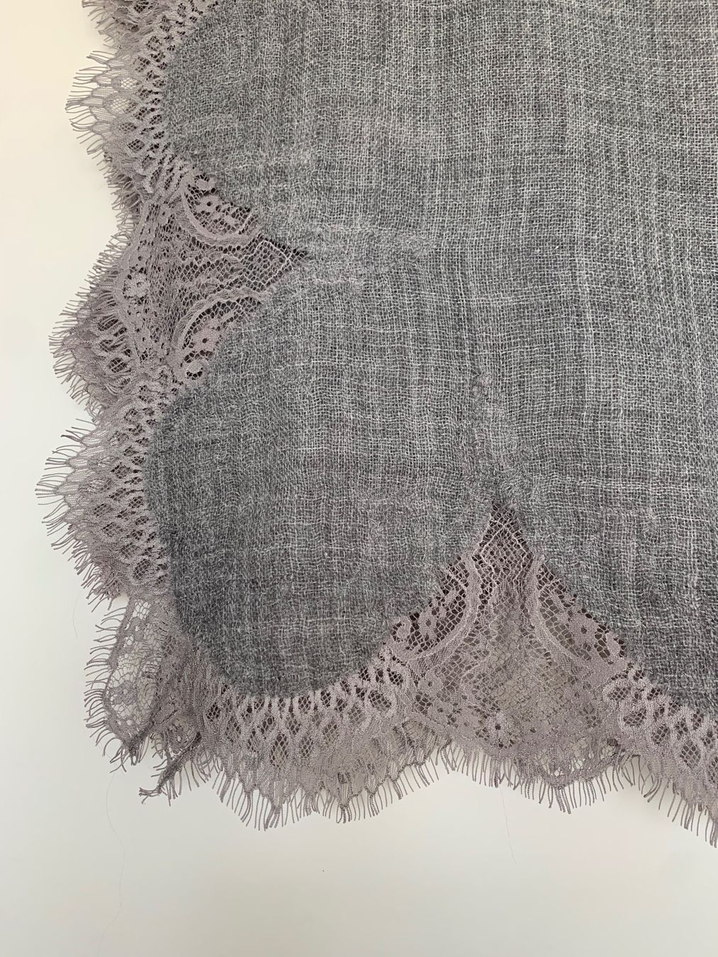 Foulard & Sciarpe: Schal mit Spitzen – Usato da Lachen SZ venduto da Swanche77 1