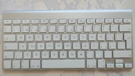 APPLE WIRELESS KEYBOARD - T S C H E C H I S C H -  A1314 NEU