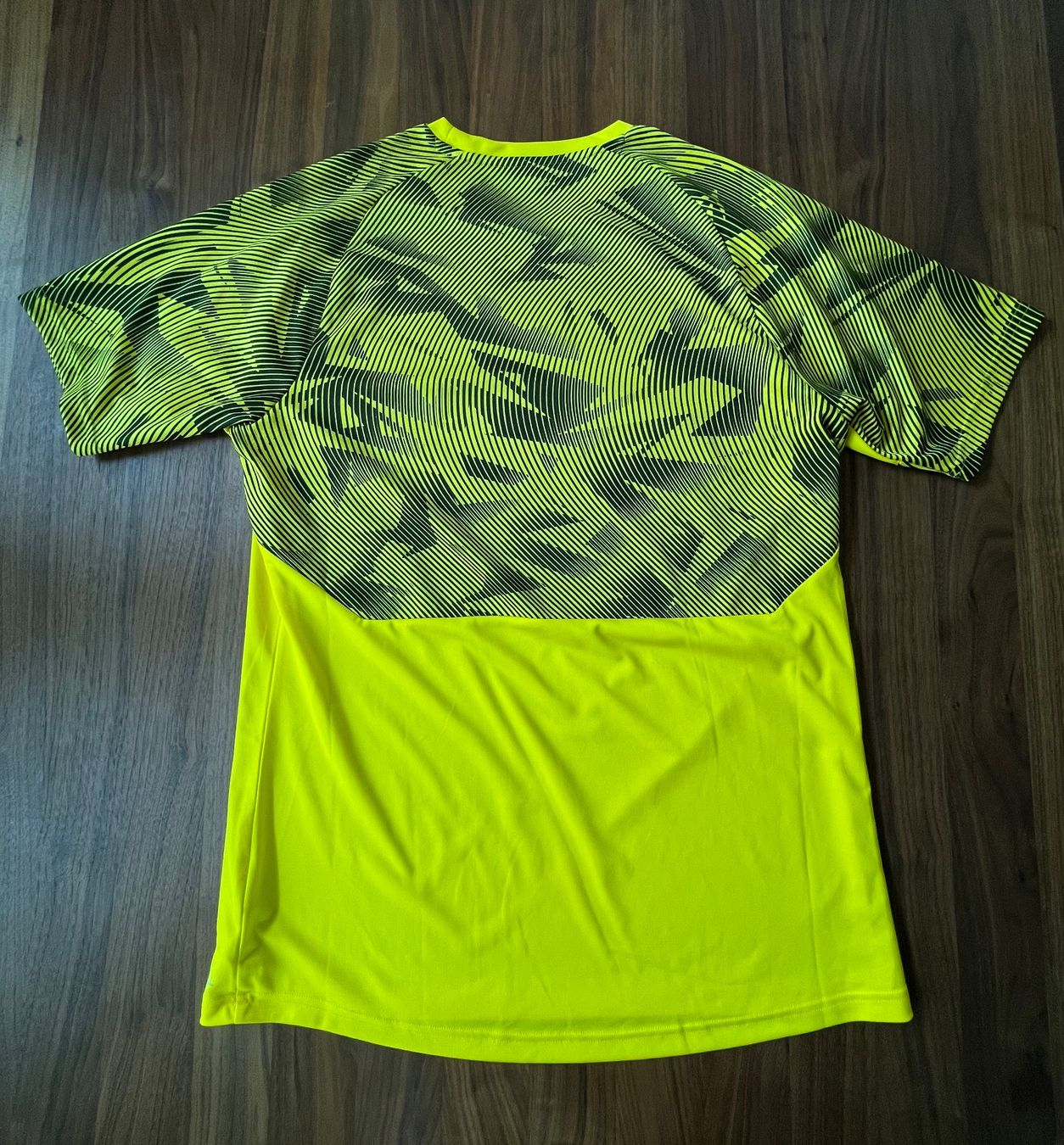 Puma Canottiere & Pantaloni: Borussia Dortmund Trainingsshirt – Usato da Näfels venduto da dom_9p7f 1
