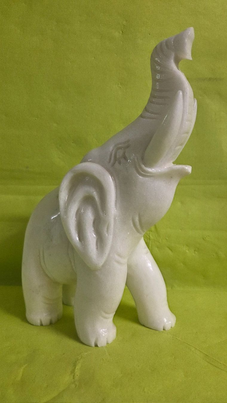 Skulpturen & Statuen: Schöner Elefant aus Marmor 30cm – Neu (gemäss Beschreibung) aus Roggliswil von Mabelco