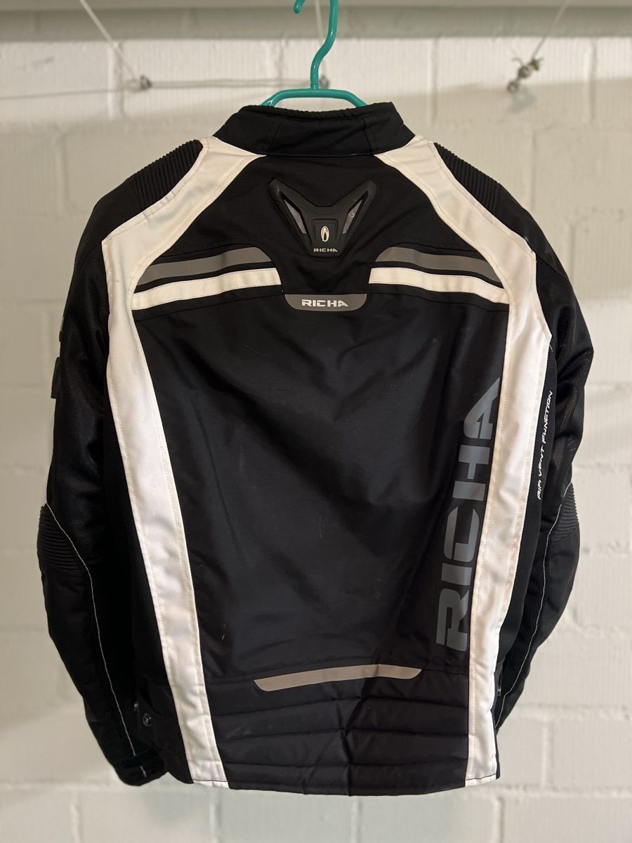 Jacken: Richa Motorradjacke Grösse M mit D3O-Protektor – Gebraucht aus Wettingen von enn_6rsh 1