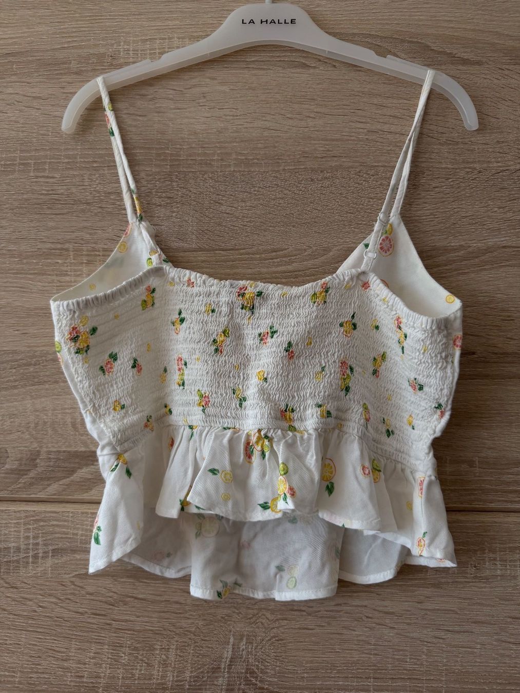 Top: Top blanc motif – Usato da Montreux venduto da Izapechee 2