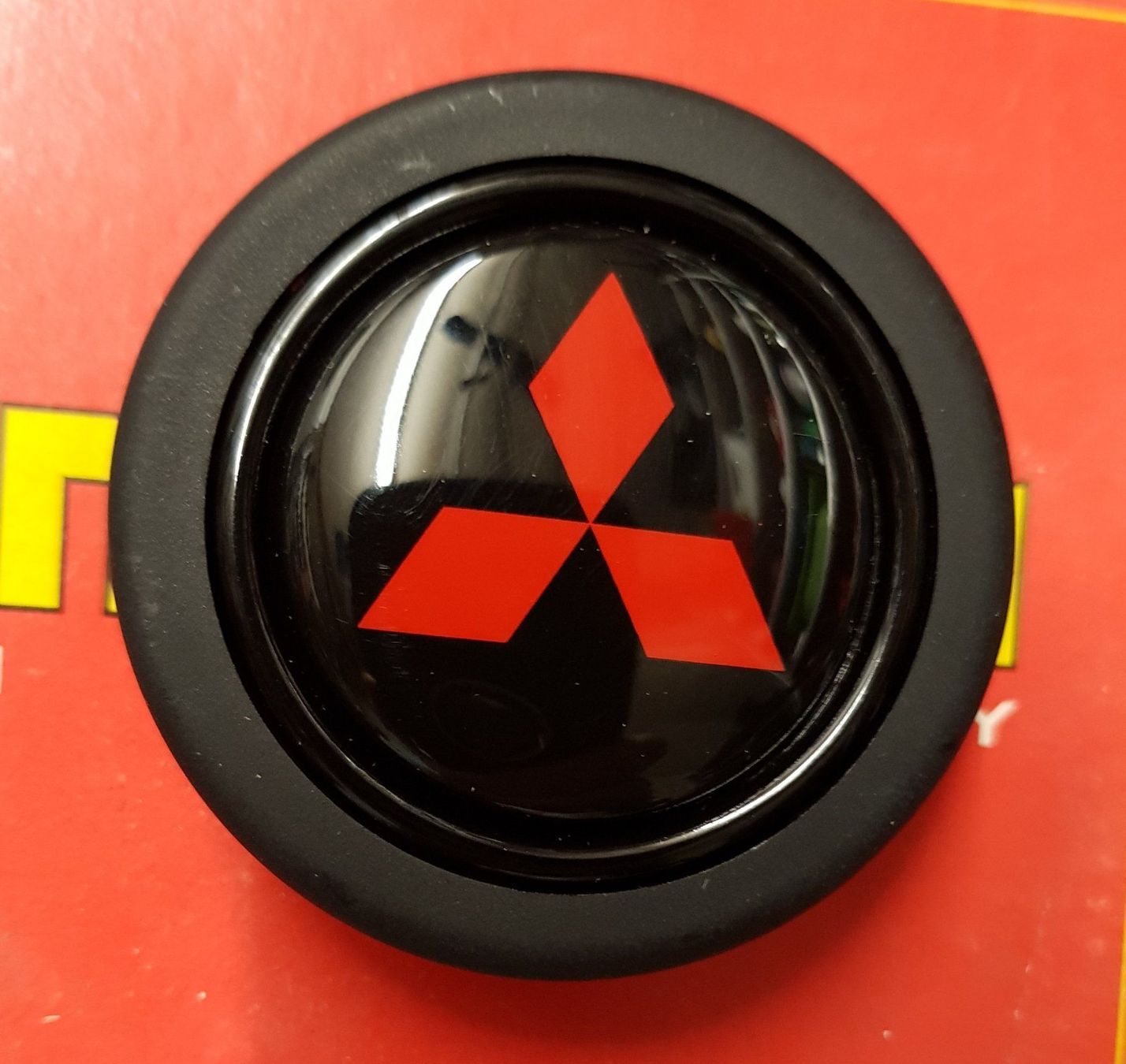 Mitsubishi Tutti pezzi di ricambio auto: Momo Hupenknopf mit Mitsubishi Logo – Nuovo (secondo la descrizione) da Dachsen venduto da Topparts1