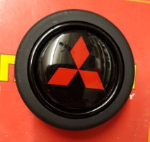 Momo Hupenknopf mit Mitsubishi Logo