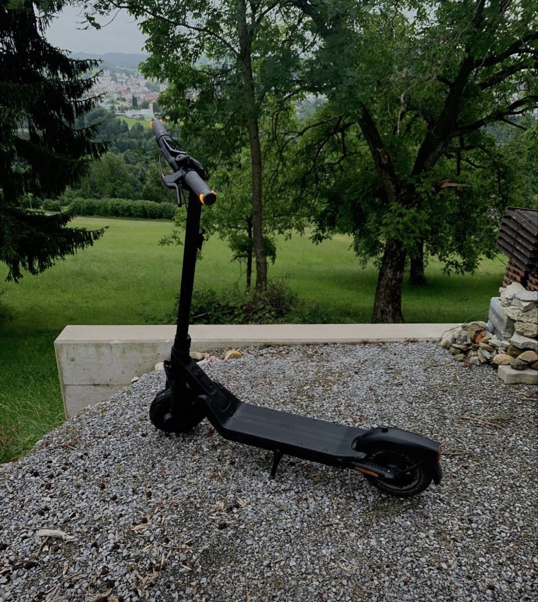 Scooter: SEGWAY E3 Pro D E-Roller 10" Schwarz/Dunkelgrau guter Zustan – Usato da Abtwil SG venduto da Calippo1 1