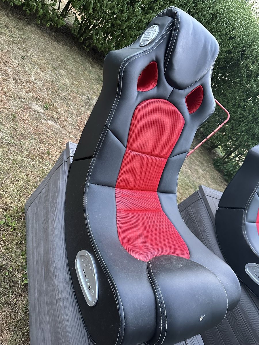 Sedie: Gaming Stuhl mit integriertem Soundsystem rot/schwarz – Usato da Safenwil venduto da lib_c65d 1