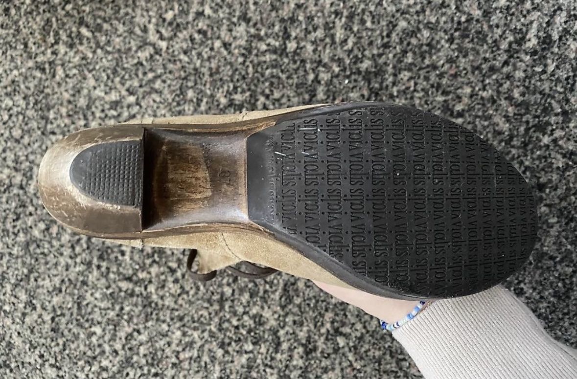Chaussures femmes: Wildlederstiefel – D'occasion à Embrach par ale_v5qn 1