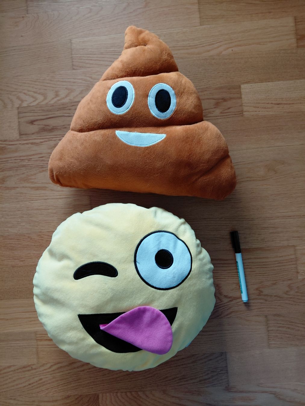 Cuscini: Emoji Kissen 2x – Nuovo (secondo la descrizione) da Boswil venduto da lea_l85l