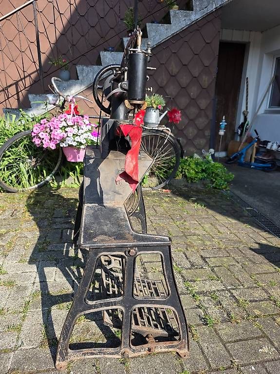 Adler Nähmaschinen: Nähmaschine Adler – Gebraucht aus Zuzgen von KaffiiZ 4
