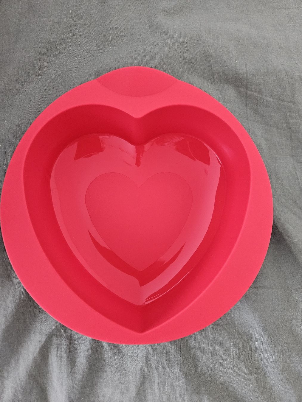 Tupperware Teglie da forno: Tupperware Backform in Herz-Form aus Silikon – Usato da Cham venduto da Fischli84