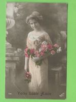 Antike Postkarte, Dame mit Rosen, um 1910