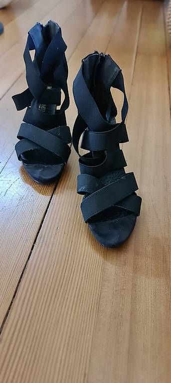 Scarpe da donna: Schuhe – Usato da Mörschwil venduto da mar_5yyy