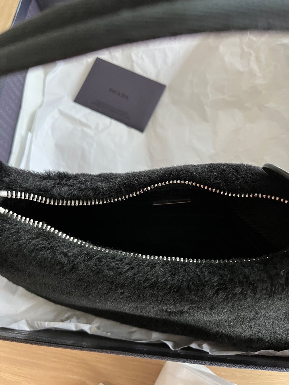 Prada Borse da donna: Prada Re-Edition Bag (shearling schwarz) – Nuovo (secondo la descrizione) da Thalwil venduto da kirakirashop 3