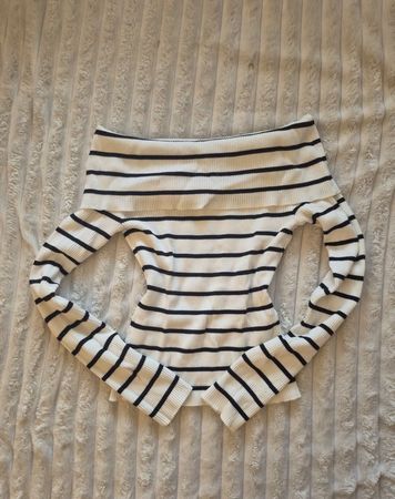 Elegantes Off-Shoulder-Top mit Streifen, Grösse S/M