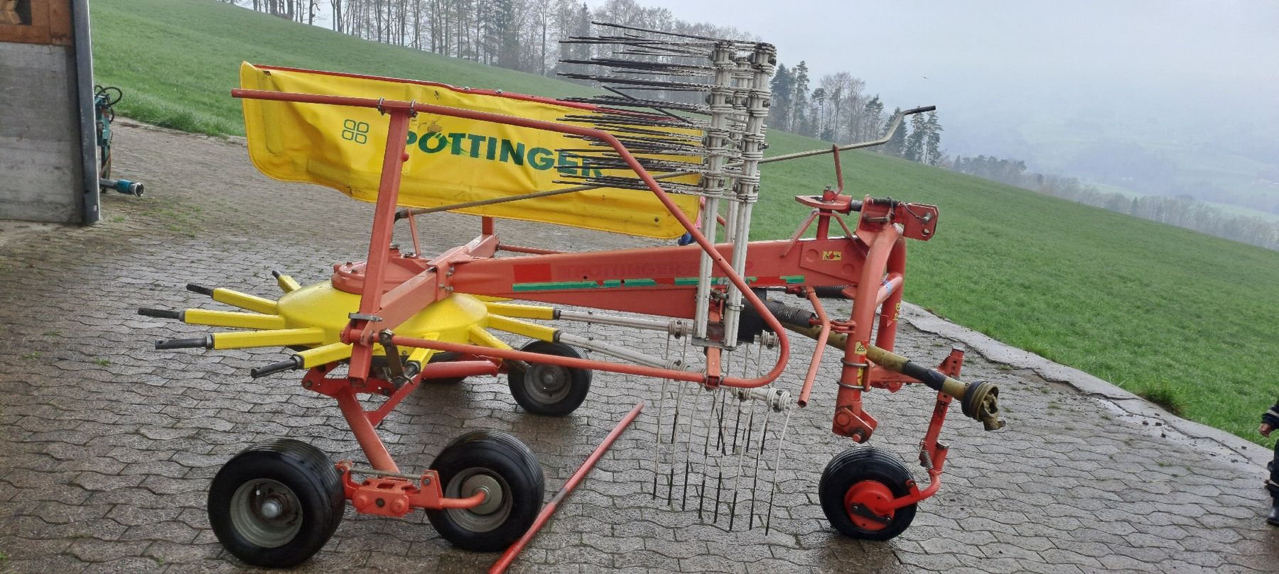 Pöttinger Raccolta foraggio grezzo: Schwader – Usato da Oberhelfenschwil venduto da Fiat1880 7