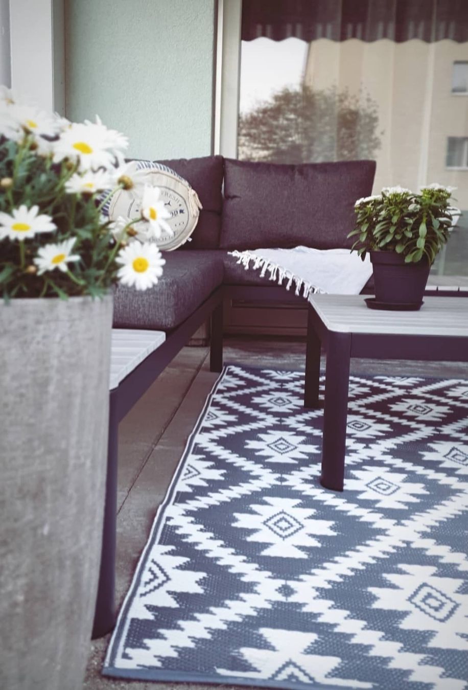 Sedie a sdraio: Outdoor Lounge mit Tisch – Usato da Ulisbach venduto da san_nt2p