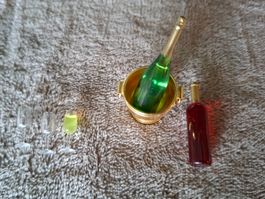 Süsser Sekt-Weinkühler mit Zubehör, Messing, fürs Puppenhaus