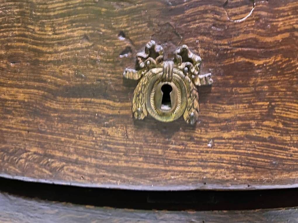 Cassettiere: Commode régence en noyer – Usato da St-Blaise venduto da cielouvert 2