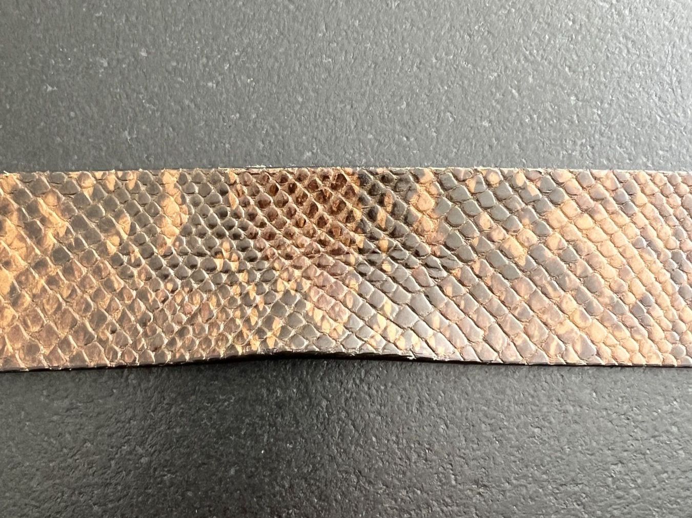 Sezane Cinture: Sézane · Ceinture Artemis · Kaki python – Usato da Crissier venduto da ChamoNova 3