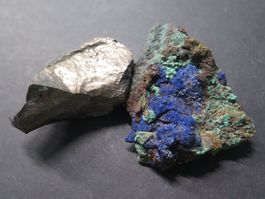 2 Mineralien, 1 x Azurit mit Malachit beide zus. ca. 214 gr.