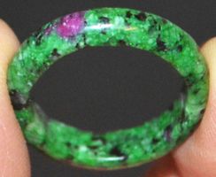 Stein Ring L-6661 – Rubin Zoisit 19mm Innendurchmesser