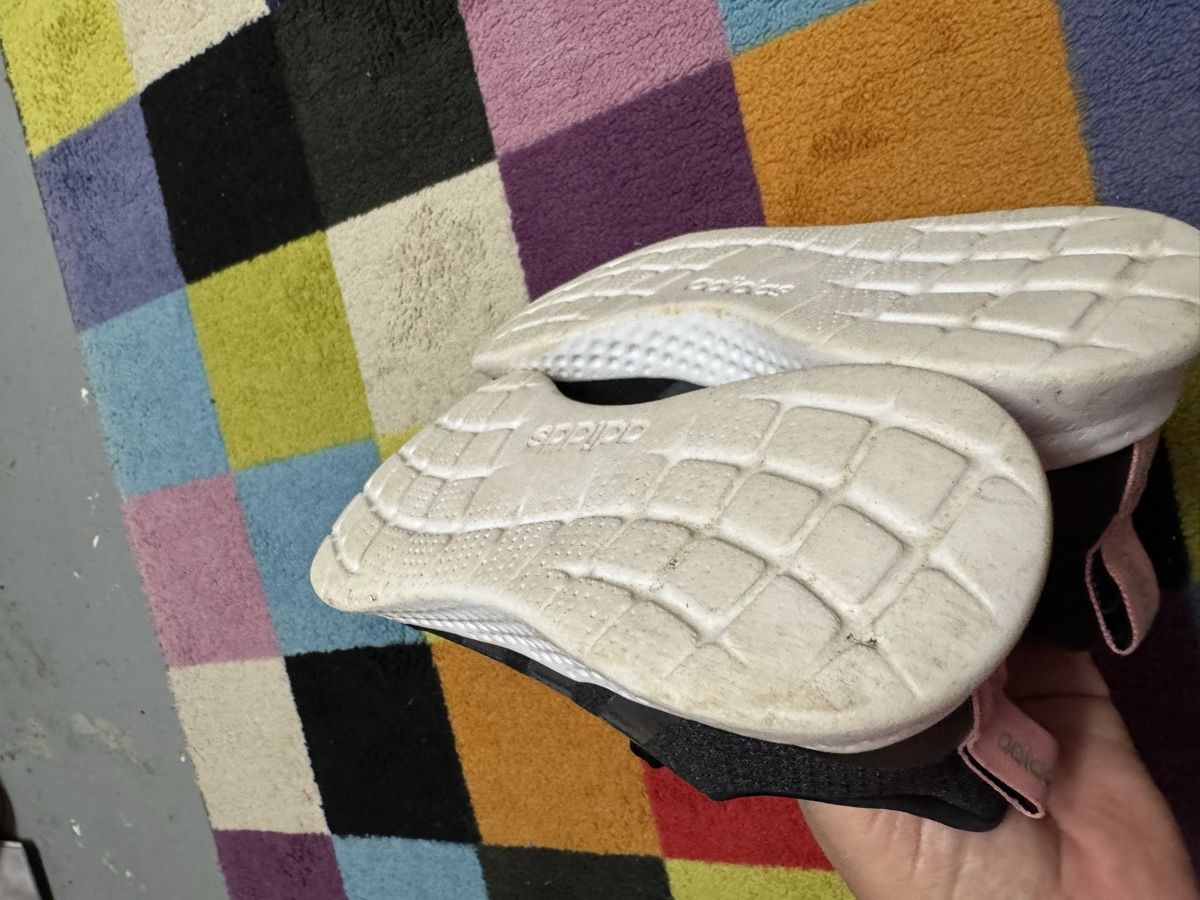 Damenschuhe: Schöne Adidas 36 2/3 – Gebraucht aus Hägendorf von laumatt 1