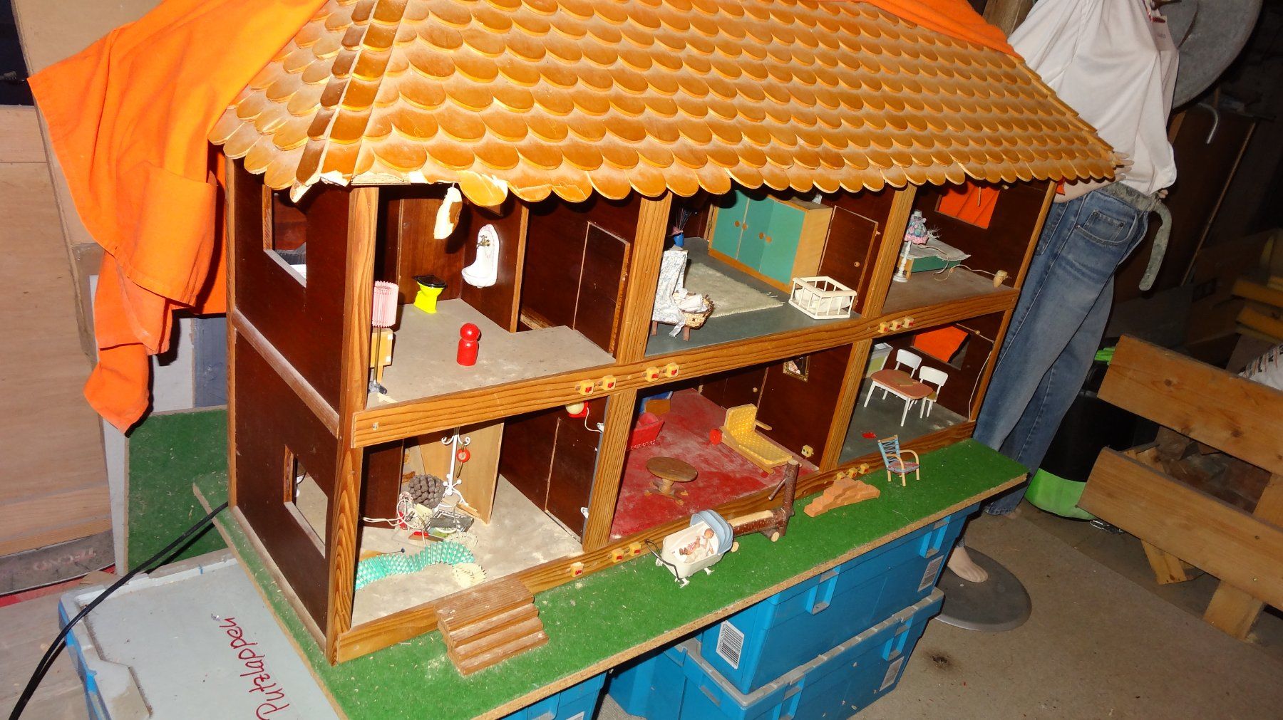 Case e mobili per bambole: Puppenhaus – Difettoso da Roggliswil venduto da raedu08 7