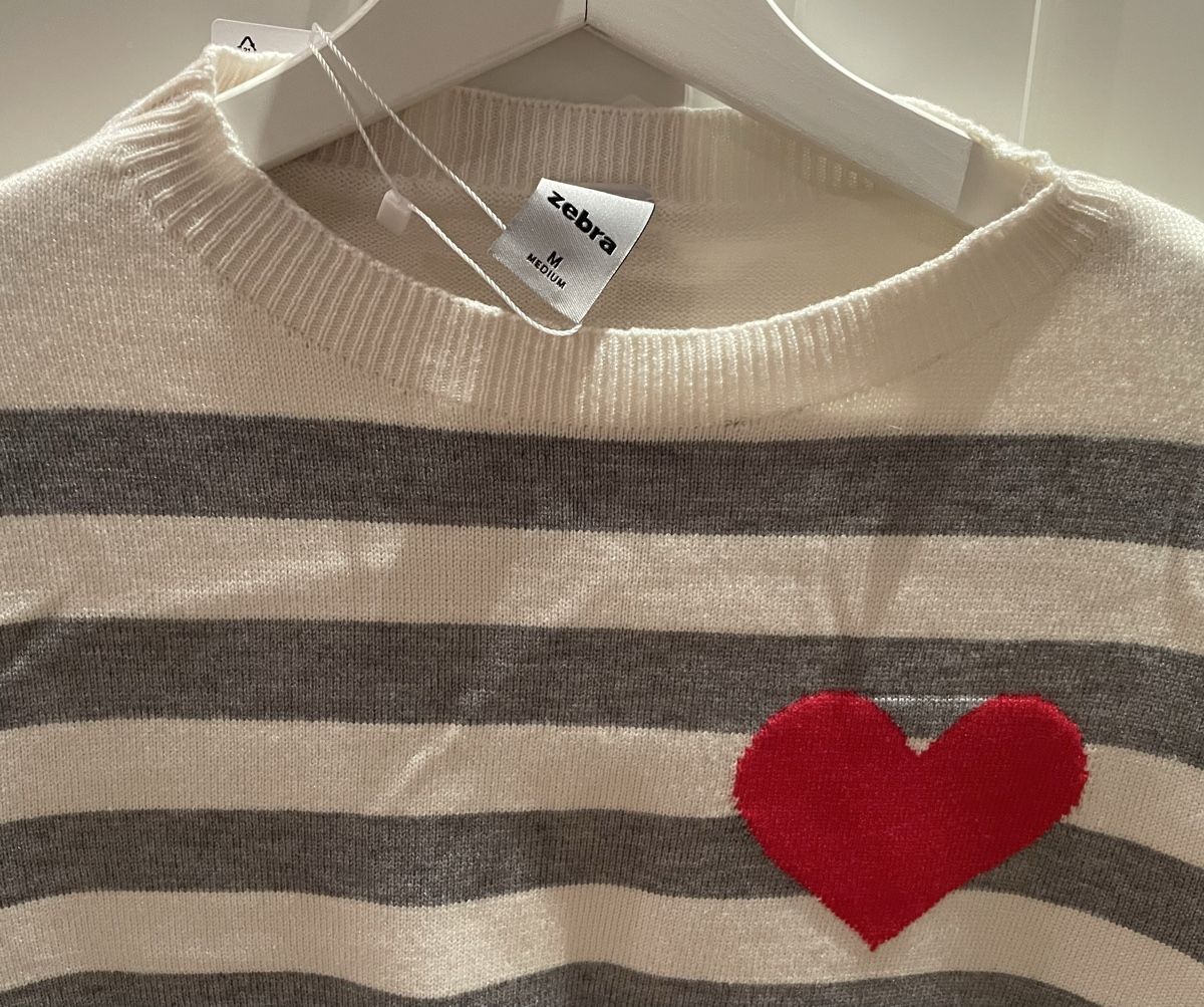 Zebra Top: Striped Zebra Jumper w/Heart Patch, Size M, Cute! – Nuovo e nell'imballaggio originale da Oberwil BL venduto da Stellochkas 1