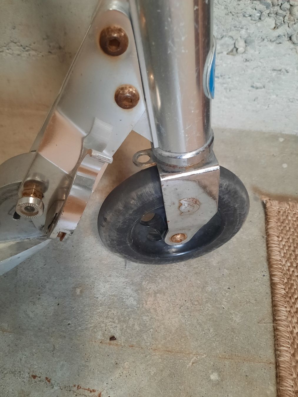 Micro Kickboard: Micro Scooter/Trottinet mit grösseren Rollen, höhenverstellb – Gebraucht aus Melchnau von adelboden01 2