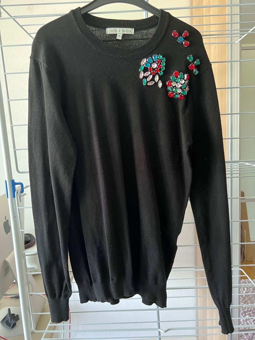 Pulls & Sweat-shirts: Pullover Gr M mit Schmuck – D'occasion à Dübendorf par karim1409