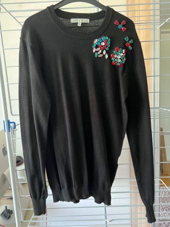 Pullover Gr M mit Schmuck