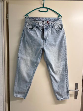 Sommerliche H&M High Waist Jeans Gr. 40 hellblau leicht U...