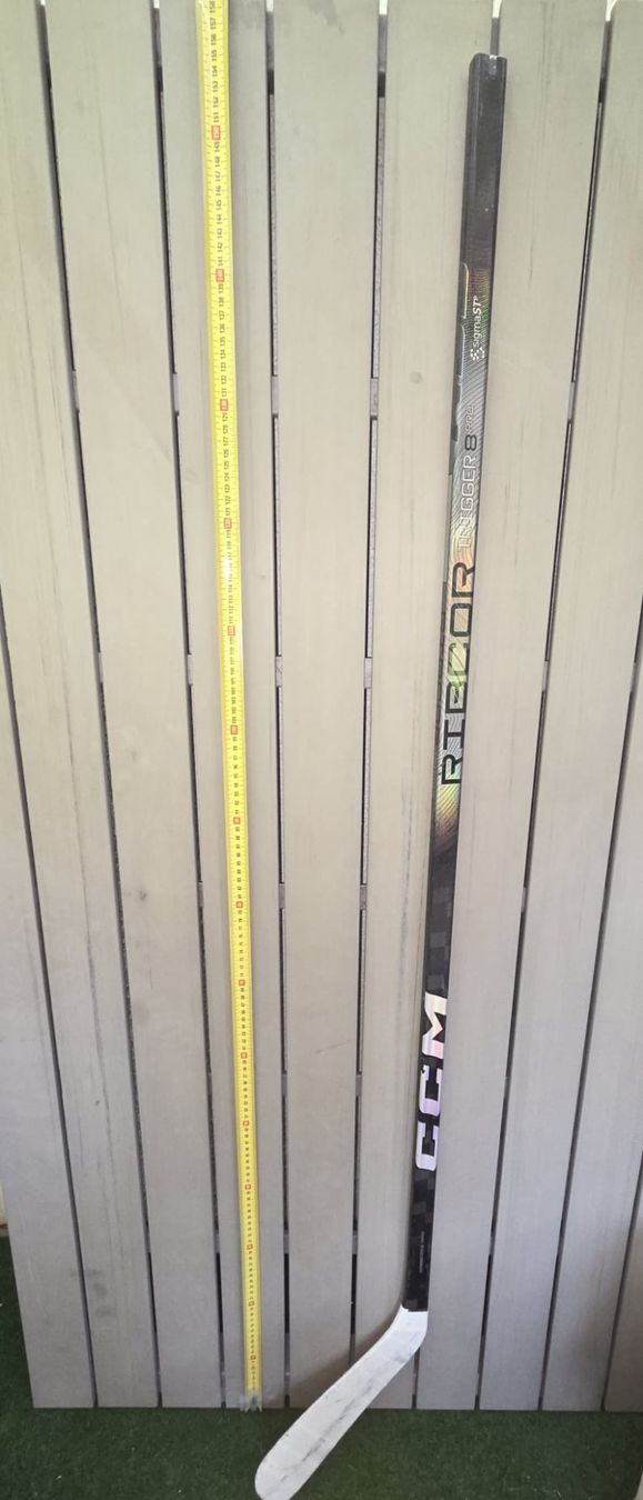 Ccm Bastoni & Pale: CCM Trigger 8 Pro, Rechts, 65 Flex, P29 – Usato da Adliswil venduto da hon_byn8 1
