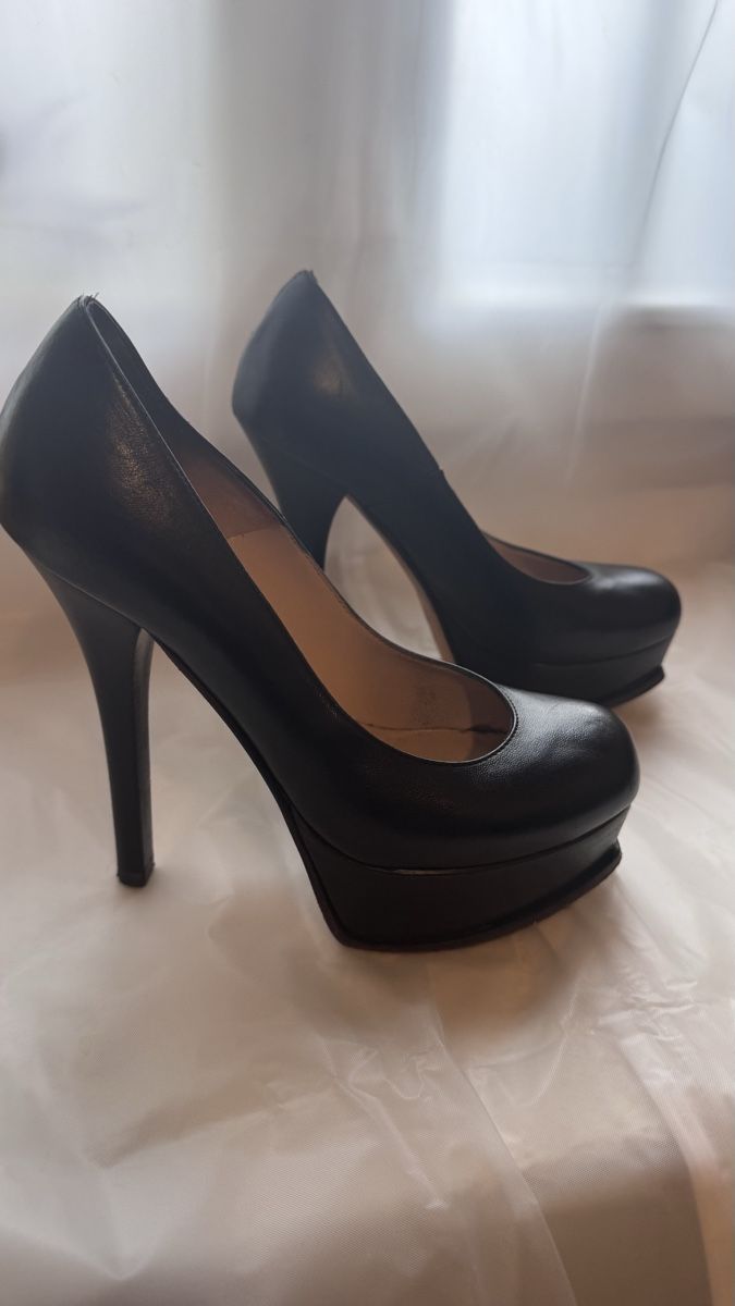 Fendi Scarpe da donna: Fendi Black Leather Heels, Size 37 – Usato da Oberengstringen venduto da elen_75 2
