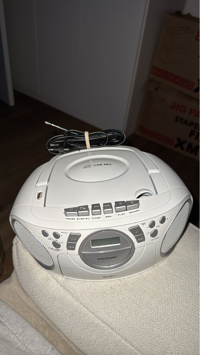 Lettore multimediale & Streamer: CD-Player-Radio mit USB & MP3-Funktion – Nuovo (secondo la descrizione) da Rudolfstetten venduto da giu_sabx