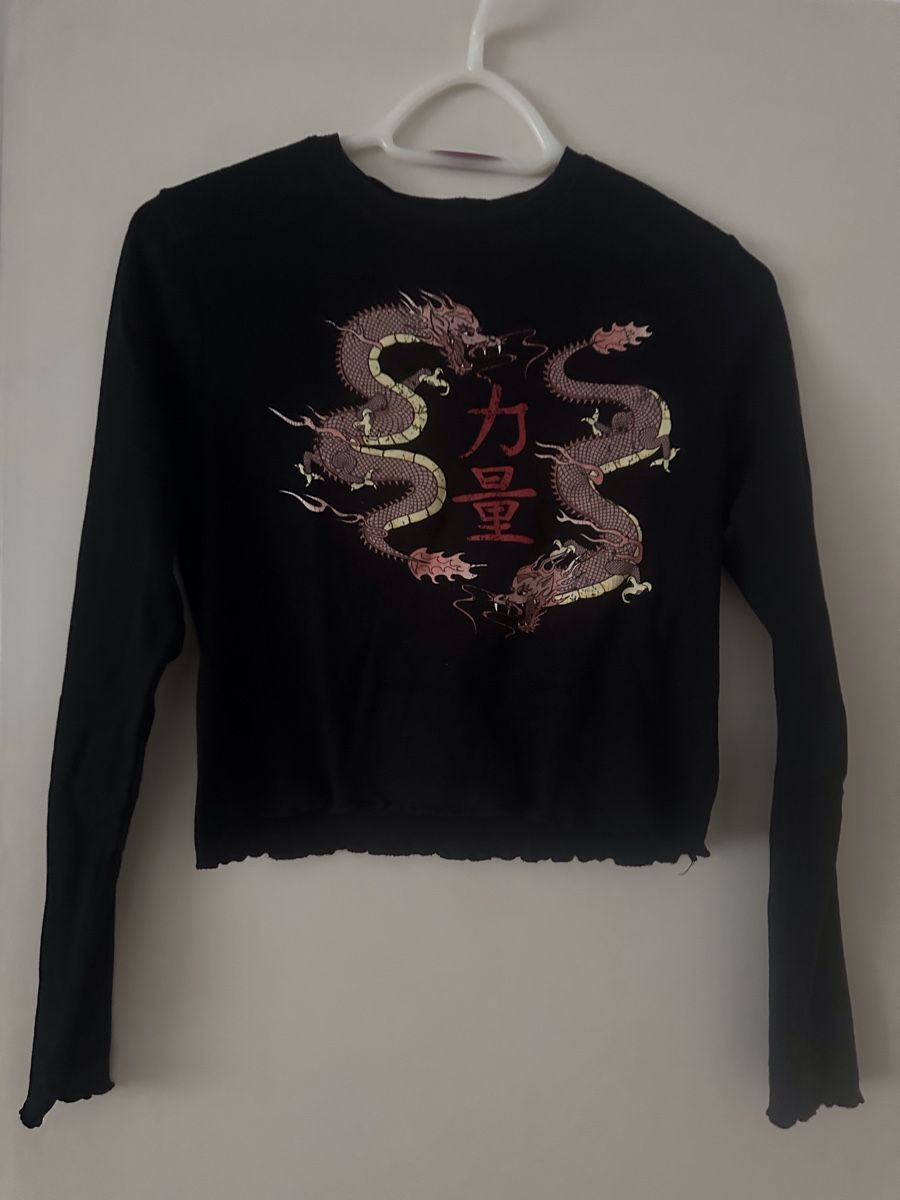 Bershka Tops: Langarmshirt mit Drachen Print – Neuf (Voir description) à Glattbrugg par sab_989l