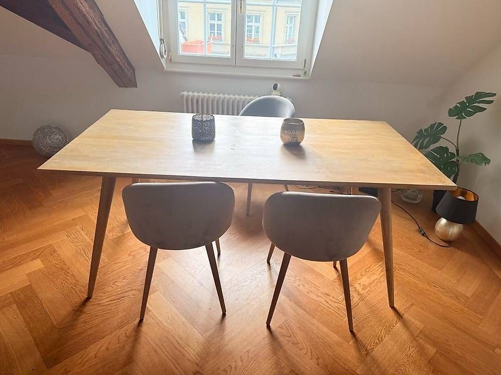 Tavoli: Wunderschöner Esstisch mit ein paar Gebrauchsspuren – Usato da Bern venduto da Jenzymaui 1