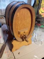 Holzfass mit Zapfhahn und Ständer Dekoration