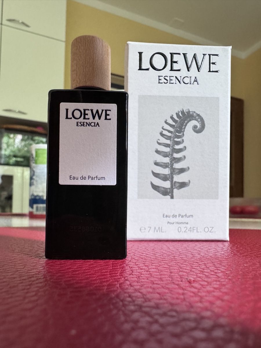 Loewe Profumi & Eau de Toilette: LOEWE Esencia Eau de Pafum for Men 7ML – Nuovo e nell'imballaggio originale da Viganello venduto da NicodemusRoger