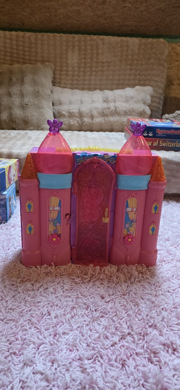 Disney Giocattoli: Barbieschloss – Nuovo (secondo la descrizione) da Aeschi SO venduto da trindade
