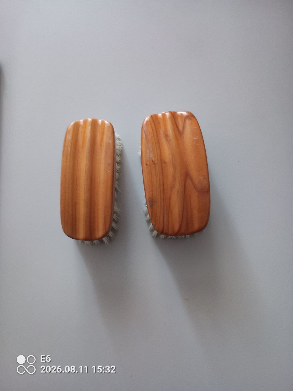 Altro per la cura dei capelli: 2 Haarbürsten – Nuovo e nell'imballaggio originale da Zürich venduto da Mitzi6 2