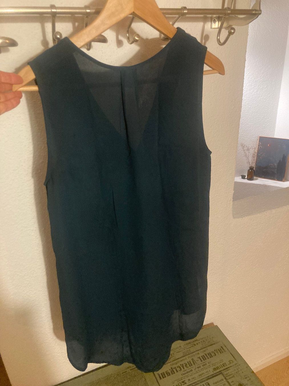 Blusen: Leichte Sommerbluse ärmellos dunkelgrün – Gebraucht aus Winterthur von Capriice 1