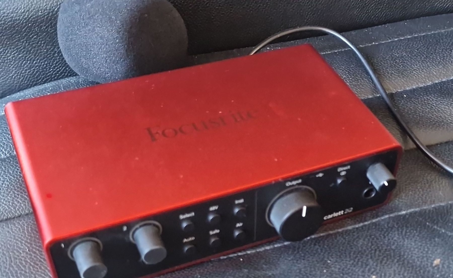 Focusrite Attrezzatura per studi di registrazione: Focusrite Scarlett 2i2 rote Audio-Interface Mikrofon und Pop – Nuovo (secondo la descrizione) da Bern venduto da mic_5fd9 2